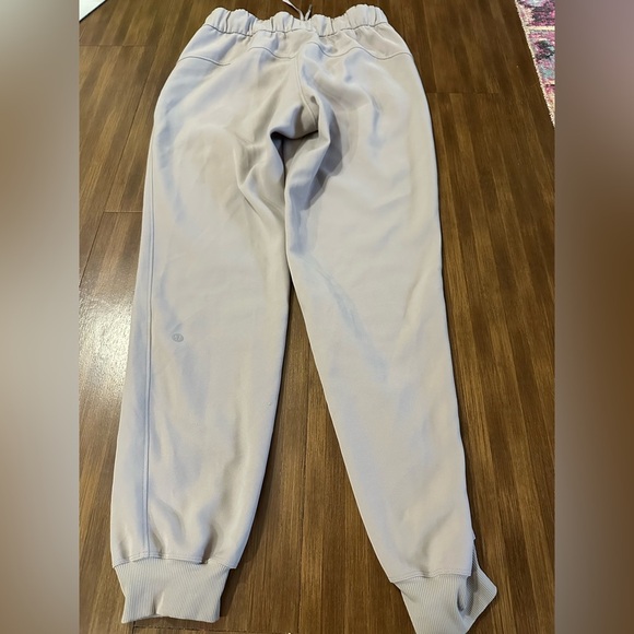 Lululemon On the Fly Jogger
Silverstone
W5BZDS
Size 4? - Picture 4 of 7
